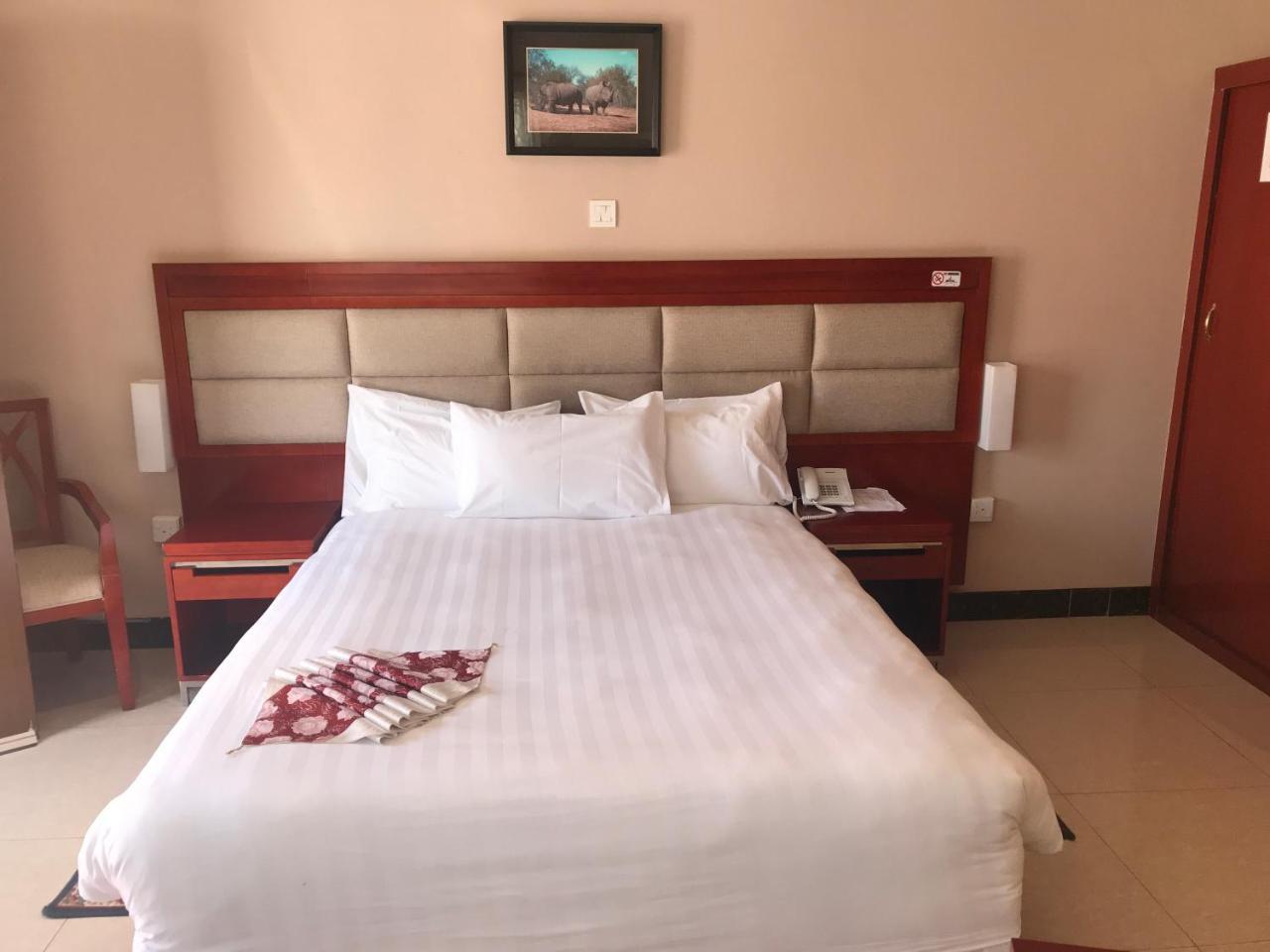 Northern Rock Hotel Mpika Habitación foto